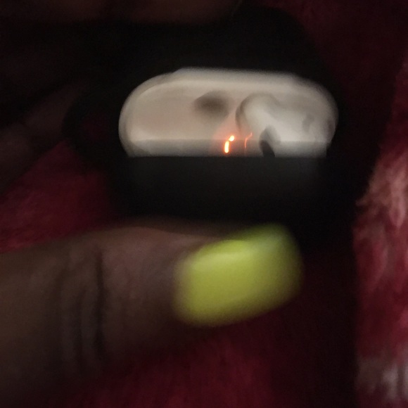 iPhone cases are not new but works great& so do the pods - Picture 3 of 4